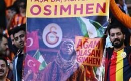 Dev maçta tribünlere damga vuran görüntü